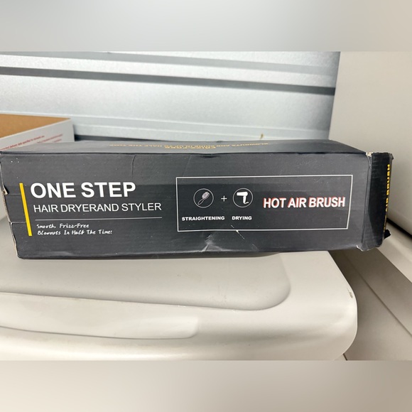 Blow Dryer Brush Volumizer - Picture 6 of 8